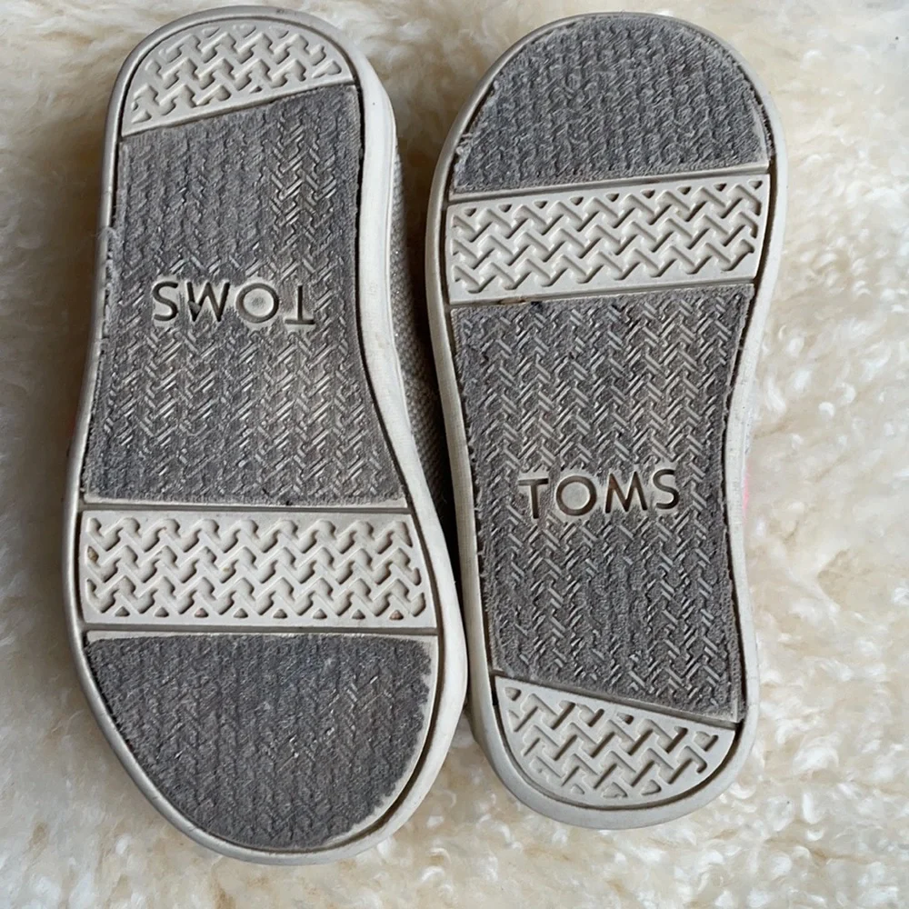 TOMS natural metallic burlap tiny classics size 7
